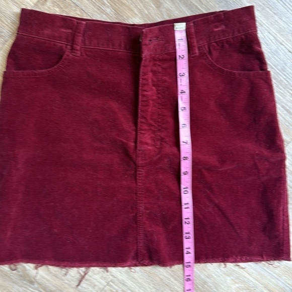 Forever 21 Burgundy/Maroon Velvet Frayed Hem Mini Skirt.  Sz M - Picture 5 of 6
